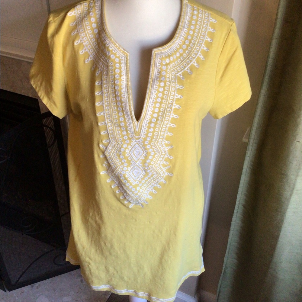 C wonder v-neck embroidered T-shirt yellow size small
